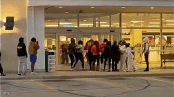 13 reportedly taken into custody following fights at Wisconsin mall takeover