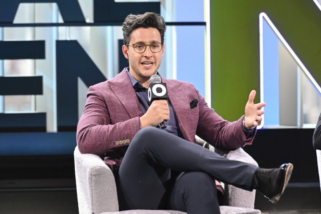 A GI Doctor Warns You Might Be Overlooking This Important Bathroom Sign