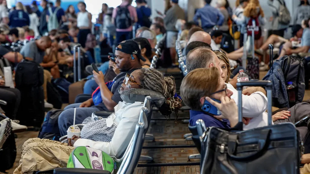 Airport chaos highlights risks of Democrats leveraging security issues