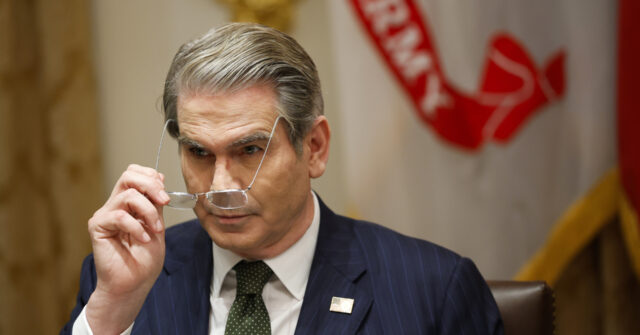 Bessent Criticizes Financial Times for 'False' Article on Federal Reserve Oversight