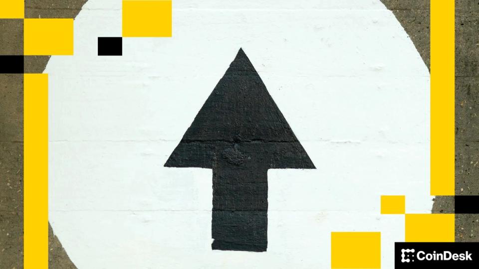 Bitcoin surpasses $71,000, while ETH, SOL, and ADA rise sharply as cryptocurrencies ignore stock market struggles