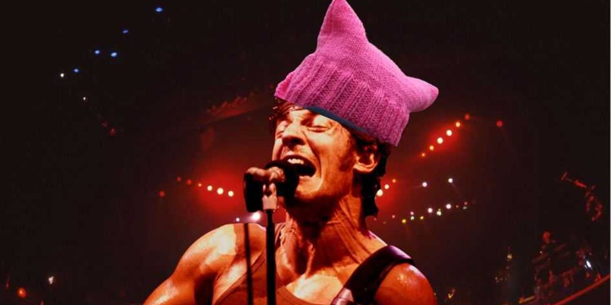 Bruce dismisses Trump-supporting fans in the USA.