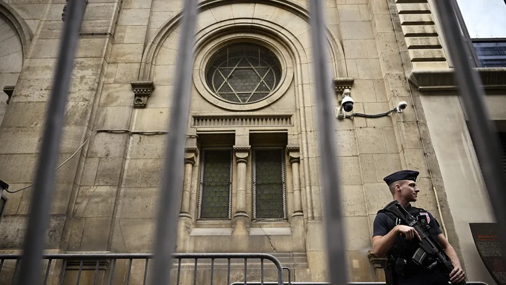 Chicago man charged with making a threat against a synagogue released on bond despite opposition