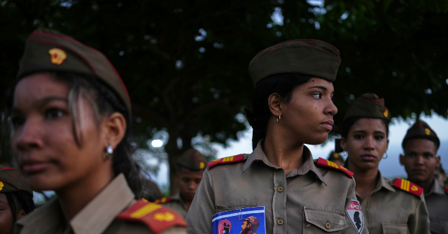 Cuba Threatens Opposing Youth with Military Gathering to 'Protect Socialism' at Universities