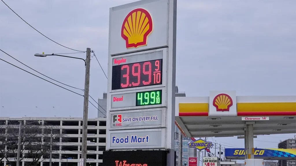 DCCC chair claims $4 gas prices reflect Trump's broken promise during Iran situation
