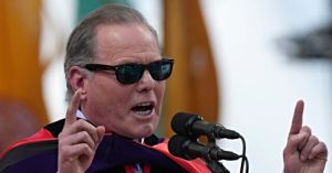 David Zaslav, CEO of Warner Bros., may get an $800 million payment if the Paramount deal goes through.
