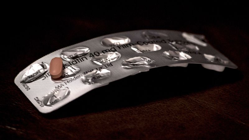 Individuals with elevated cholesterol levels might need to start taking statins in their 30s.