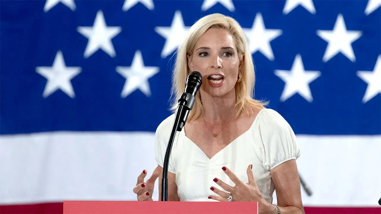 Iowa Rep Hinson aims to restrict lawmakers' airport benefits during the shutdown