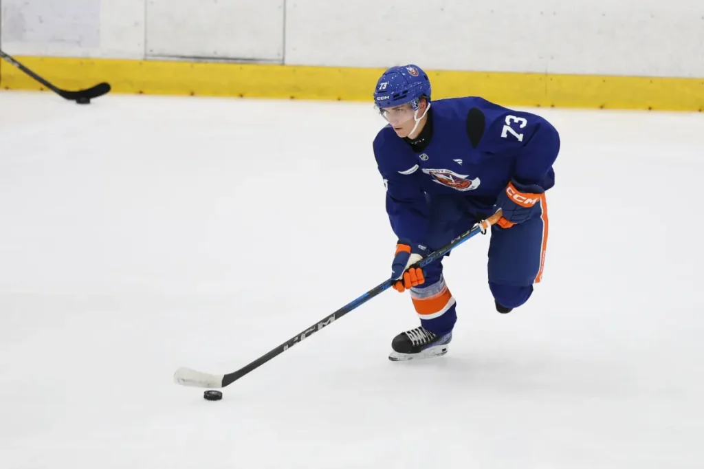 Islanders' first-round pick Victor Eklund heading to the U.S.