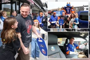 Islanders honor active military FDNY Bravest with heartfelt gift