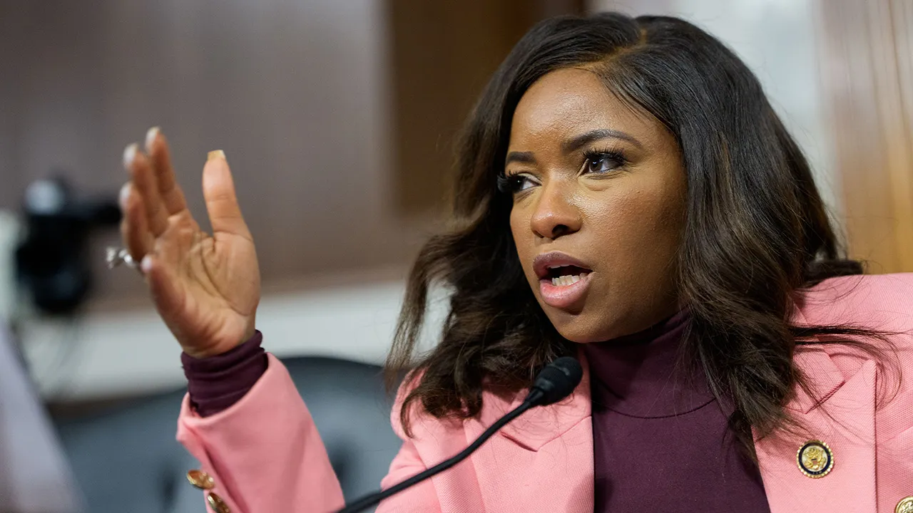 Jasmine Crockett avoids inquiries about employing a bodyguard with a criminal history