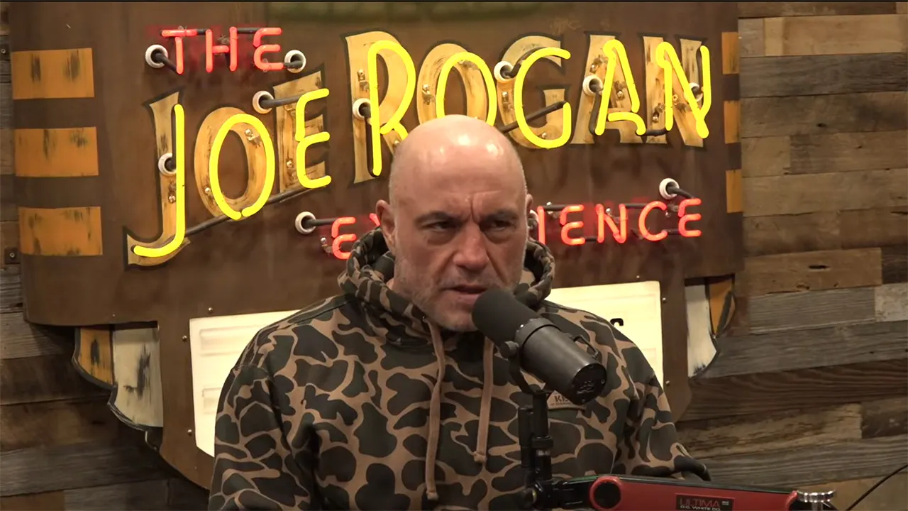 Joe Rogan criticizes Hollywood for insincerity and conformist political views