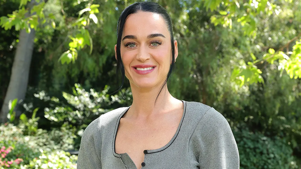 Katy Perry posts pictures with her boyfriend Justin Trudeau on Instagram