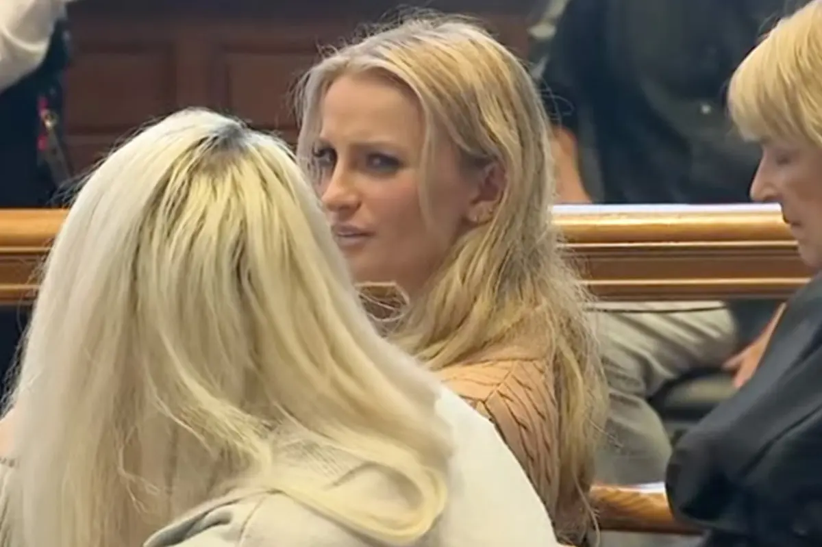 Kelsey Fitzsimmons confronts the officer who shot her in court.