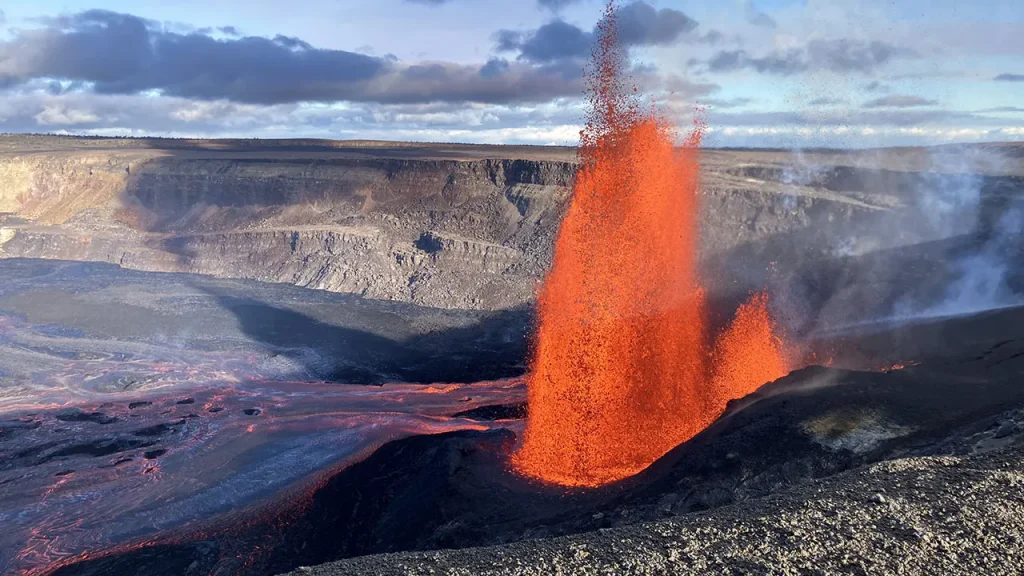 Kilauea volcano erupts, sending lava 1,000 feet into the air and causing park closures