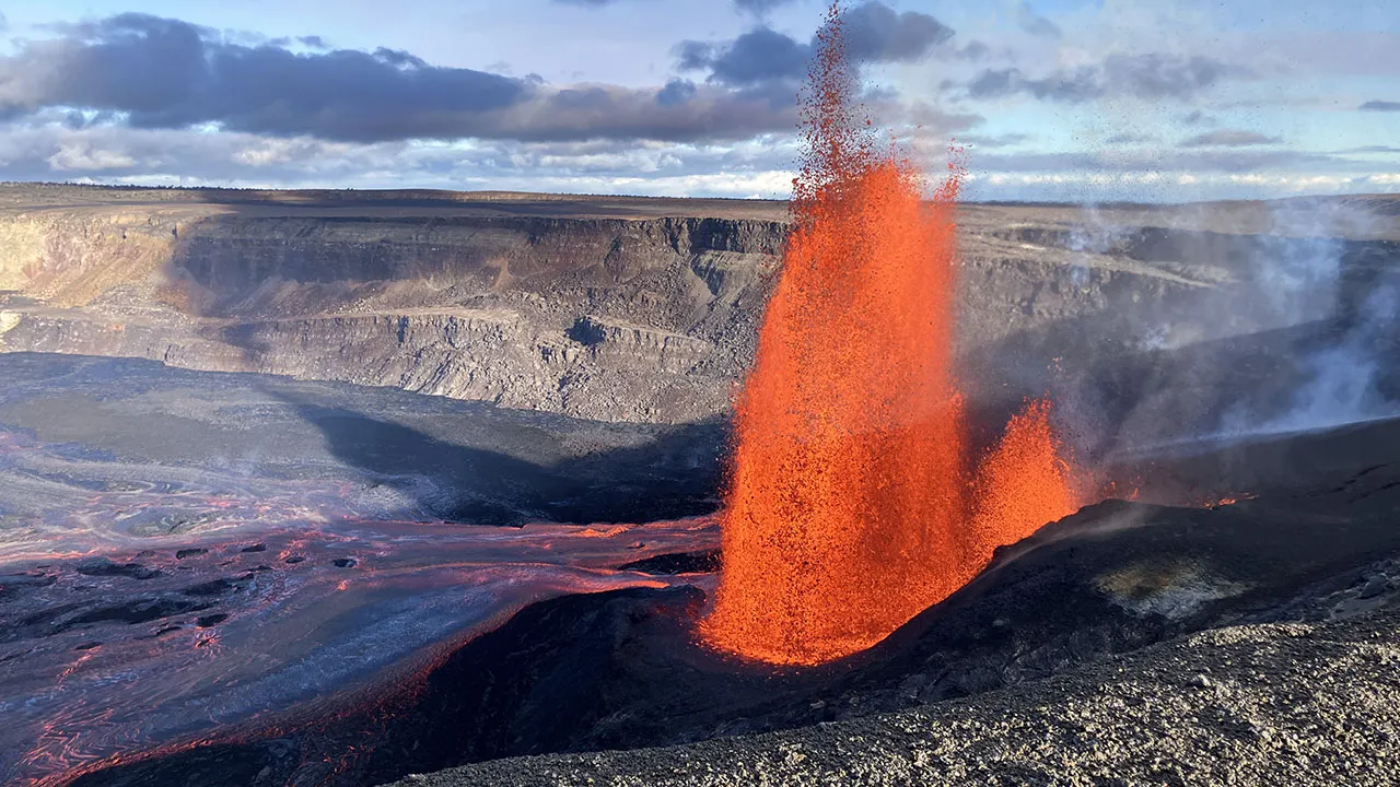 Kilauea volcano erupts, sending lava 1,000 feet into the air and causing park closures
