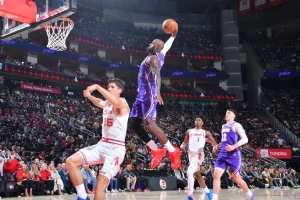 Lakers defeat Rockets 124-116 in Houston