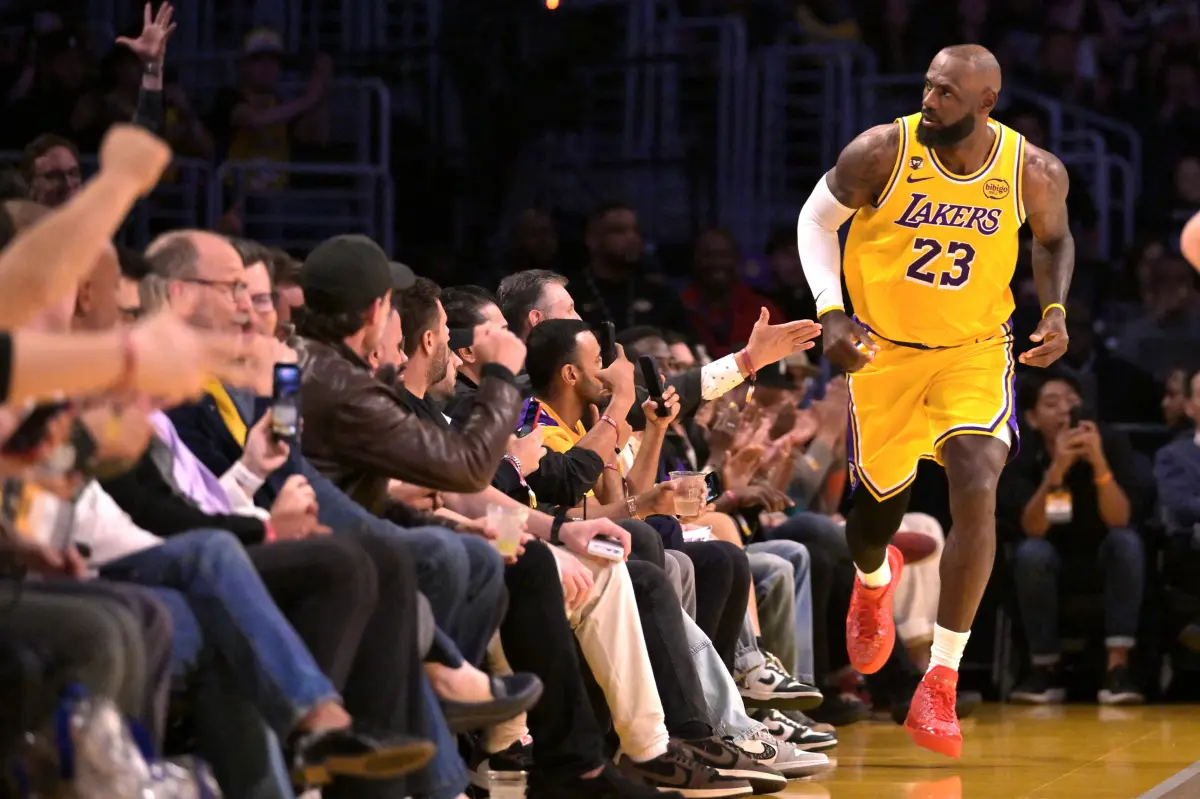 Lakers defeat Wizards 120-101 in Los Angeles
