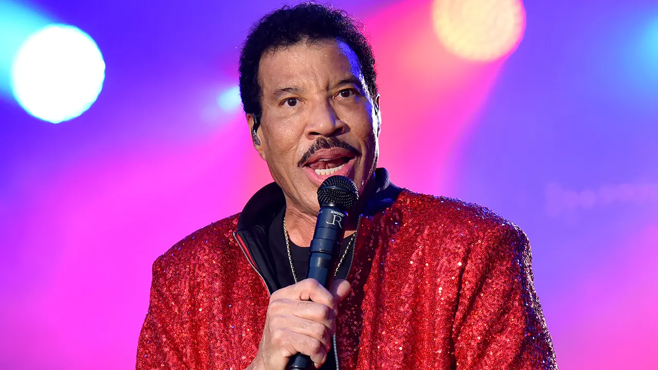 Lionel Richie advises upcoming artists to value their fans following the unusual Chappell Roan situation