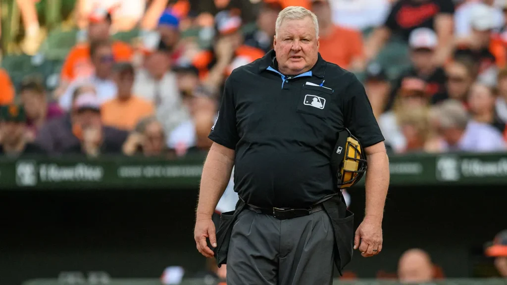MLB umpire has memorable hot mic incident following ABS challenge