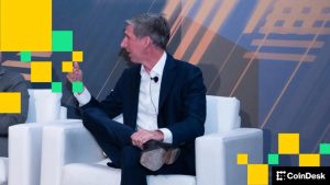 Matt Hougan of Bitwise states that institutional investors remained steady during bitcoin's decline.