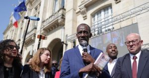 Mayor Advocates for Disarming Police in Diverse Paris Suburb