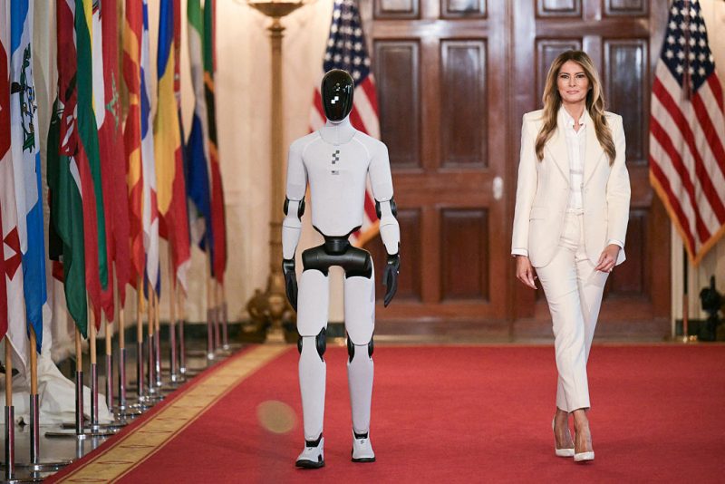 Melania Trump introduces a humanoid robot with AI at the White House during an international summit.