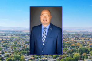 Newly-elected mayor falls and passes away unexpectedly during Town Hall gathering