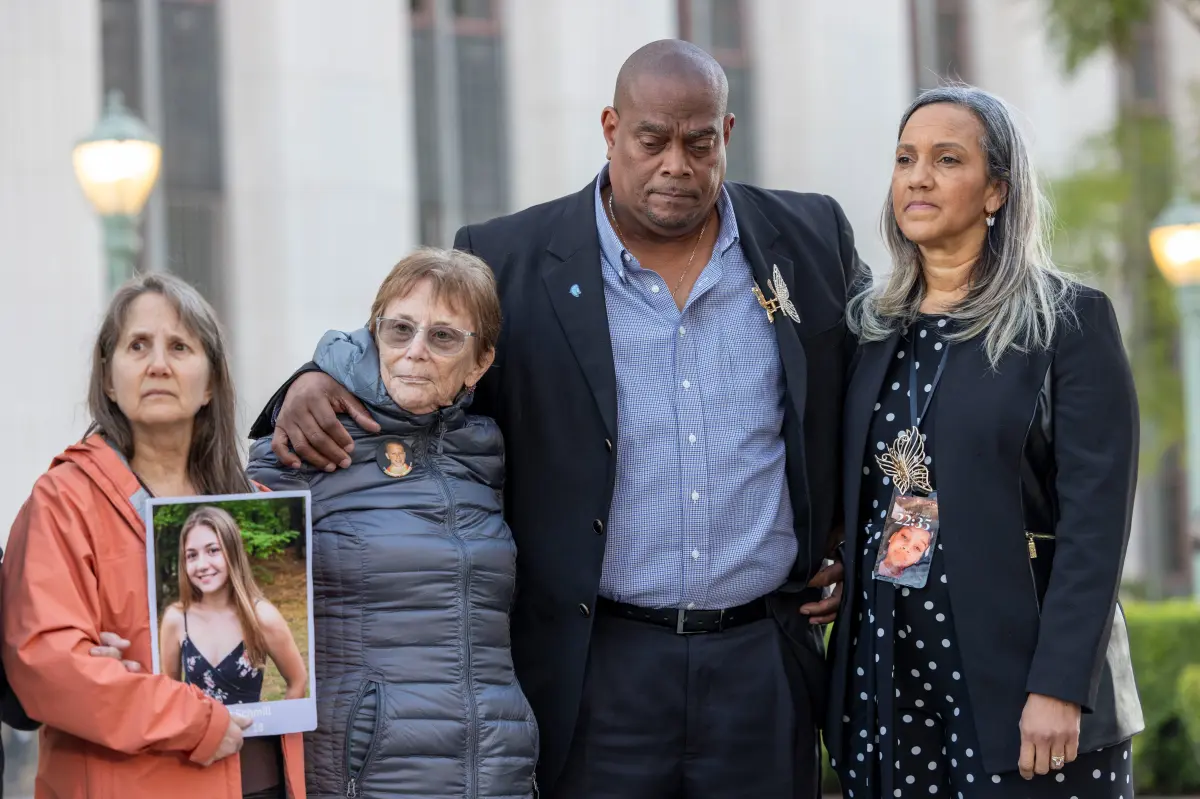 Parents advocate for law changes following Meta court decision: ‘Devices should be banned for children until they reach 18.’