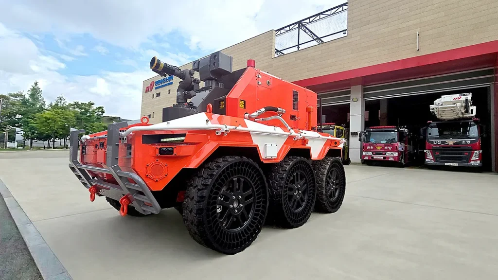 Robot assists teams in exploring hazardous buildings.