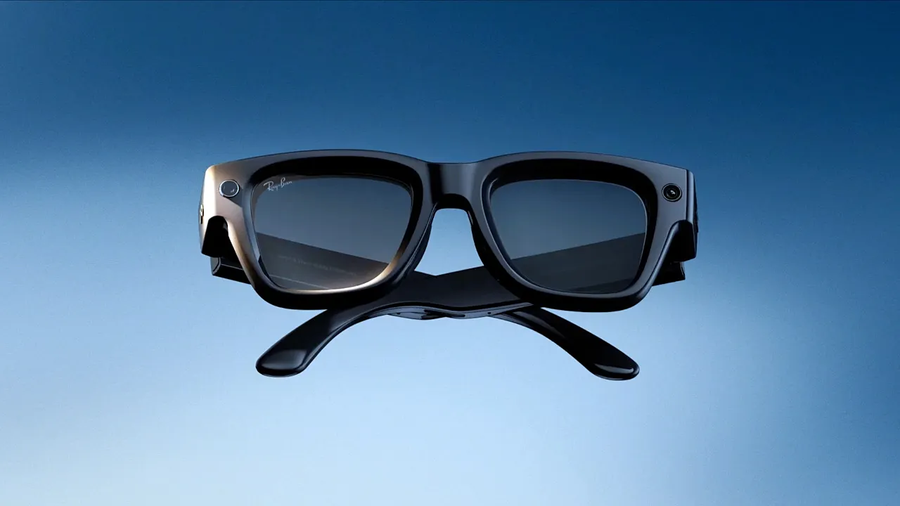 Smart glasses with AI technology make it hard to tell real photos from fake ones online.