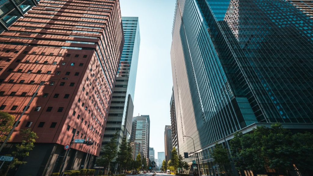 South Korea's Kospi stands out in Asia as investors evaluate Japan's trade figures and anticipate the Fed's interest rate decision.