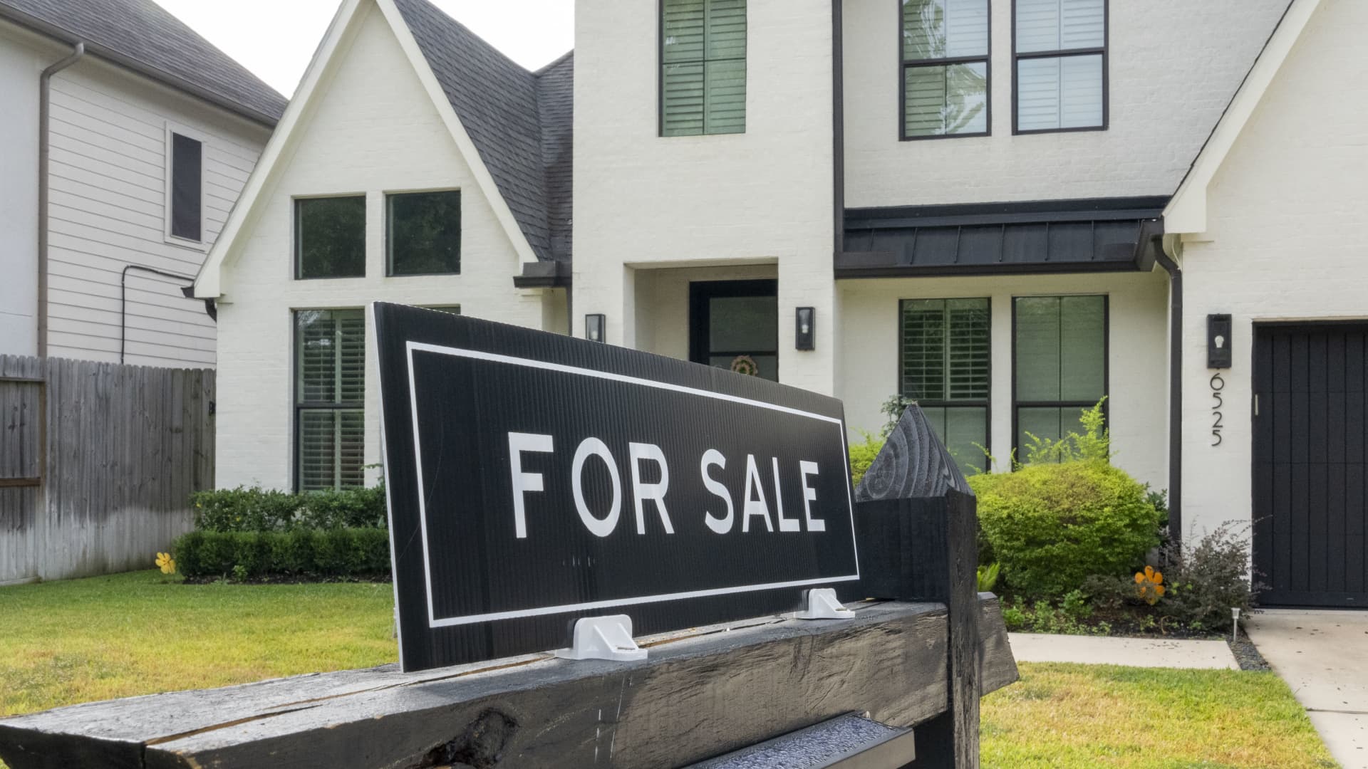 Stocks with the largest midday changes: Fannie Mae, Boston Scientific, Blackstone, Palo Alto Networks, and others