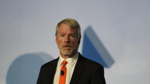 Strategy refers to its new bitcoin funding tool as a major breakthrough, but analysts caution about potential hidden dangers.