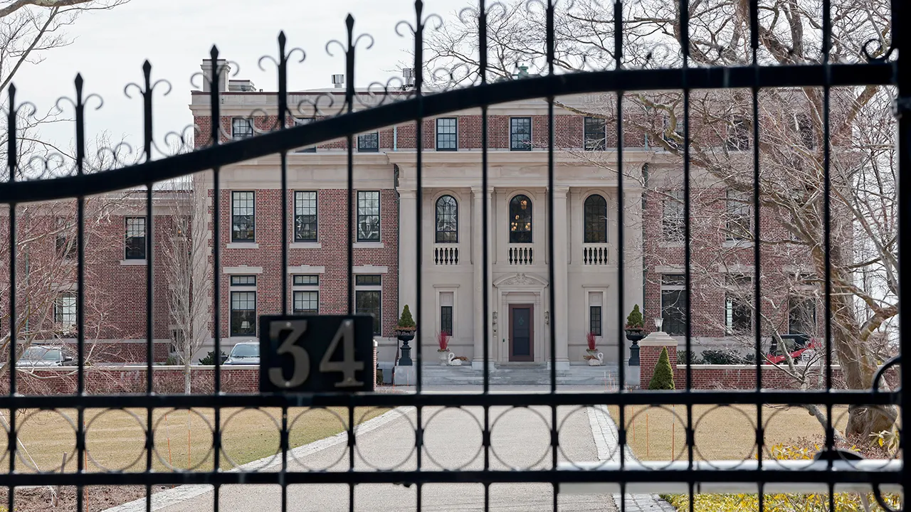 Suspect wanted for robbing mansion in Massachusetts and restraining housekeeper