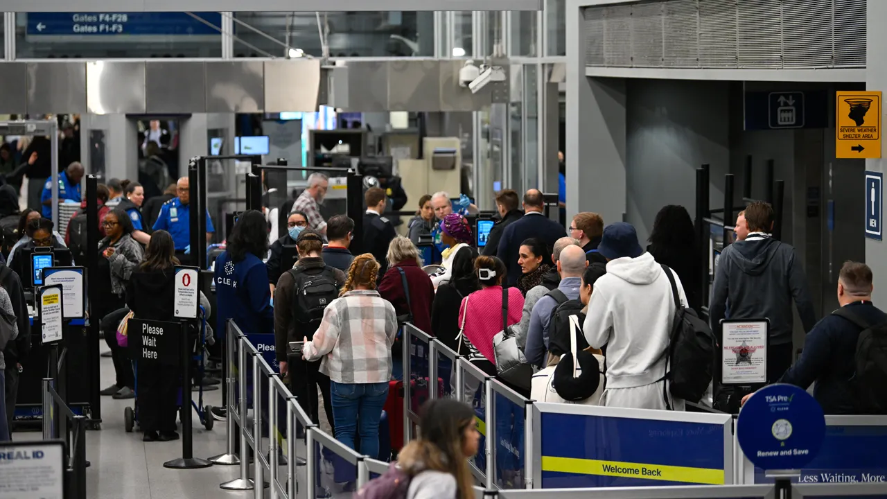 TSA staff report high absenteeism during partial shutdown, leading to delays