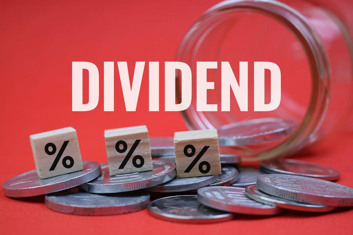 This Schwab ETF Includes 100 Dividend Stocks, Costs $6 Annually, and Offers Higher Returns Than Most Savings Accounts
