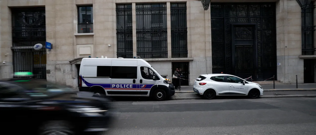 Three People Taken into Custody in Connection with Bank Bombing Attempt in Paris