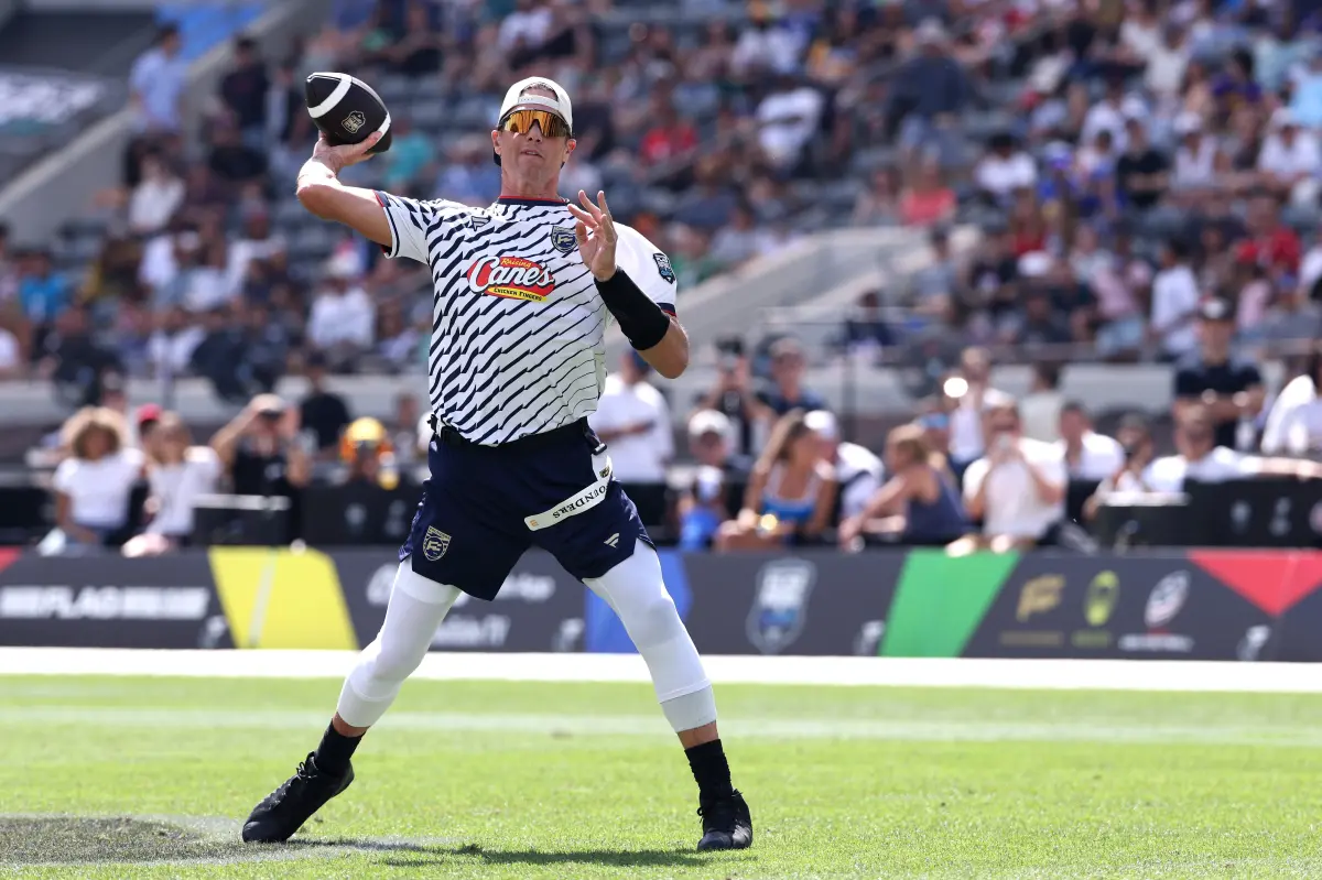Tom Brady demonstrates he can still throw well in Flag Football Classic