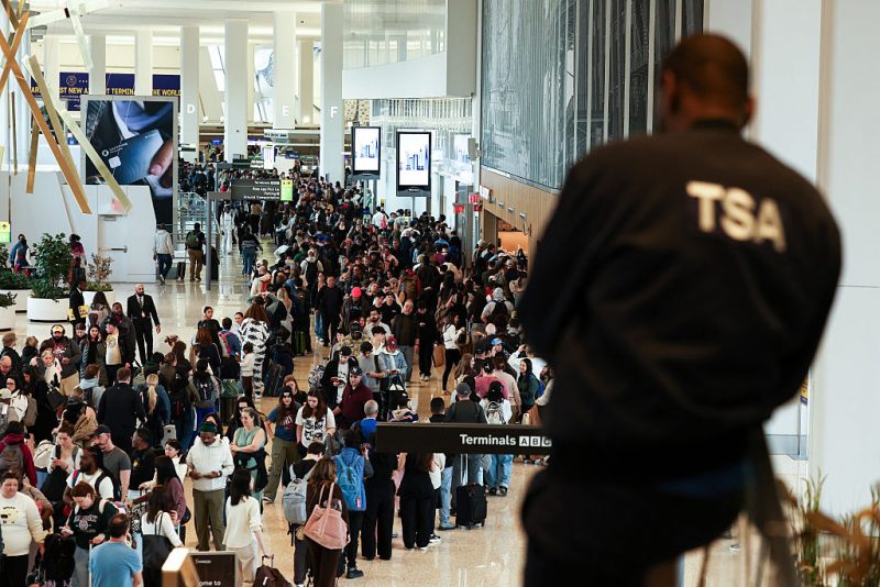 Trump signs order guaranteeing TSA employees receive pay during partial DHS shutdown