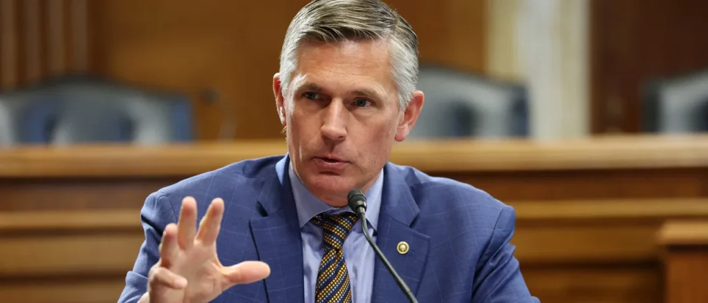 Unexpected Democrat Switch Aids Markwayne Mullin's Path to DHS Secretary Nomination Completion