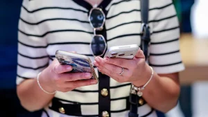 Apple Pay scam message almost deceives woman into taking out $15,000 in cash