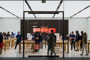 Apple is shutting down its San Diego store due to the mall's worsening situation.