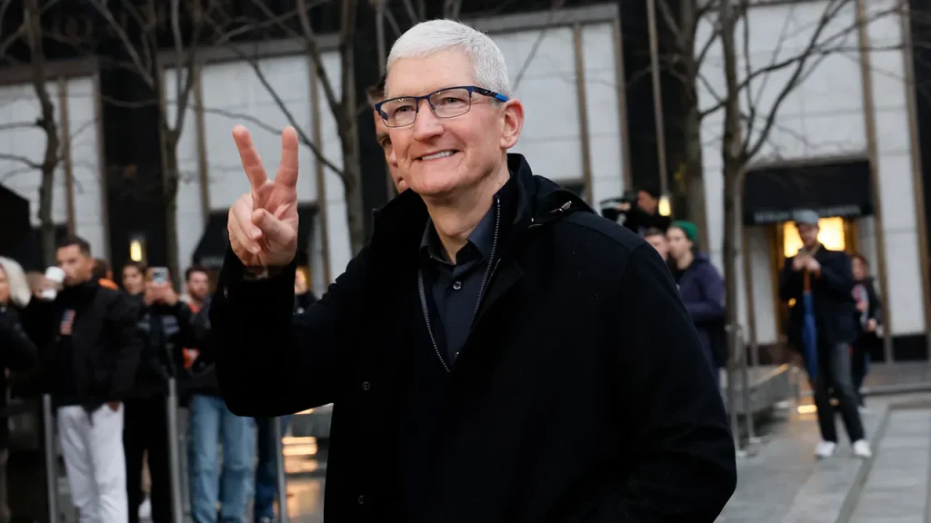 Apple leadership change evokes responses as Cook passes control to his trusted assistant