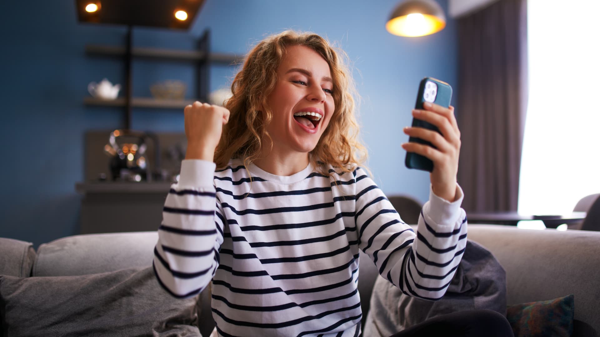 Average tax refund is 11% greater, recent IRS filing data reveals