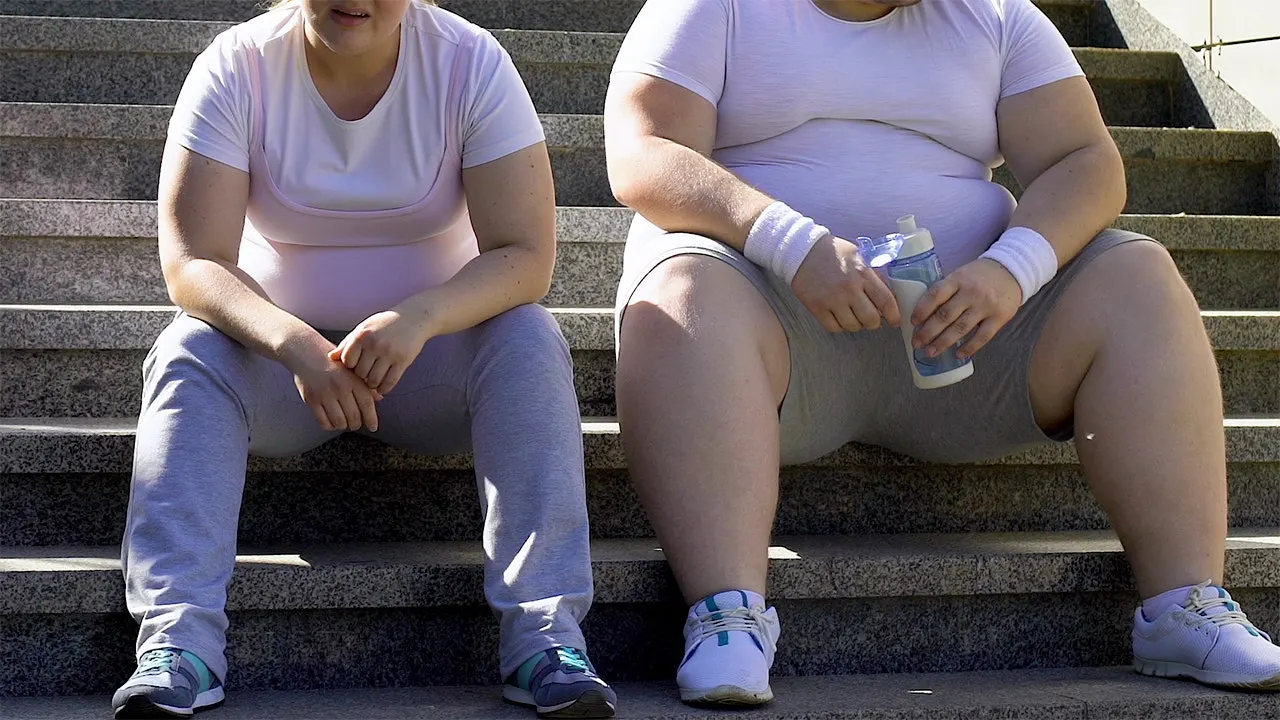 Being obese during specific stages of life connected to increased risk of early death, research shows