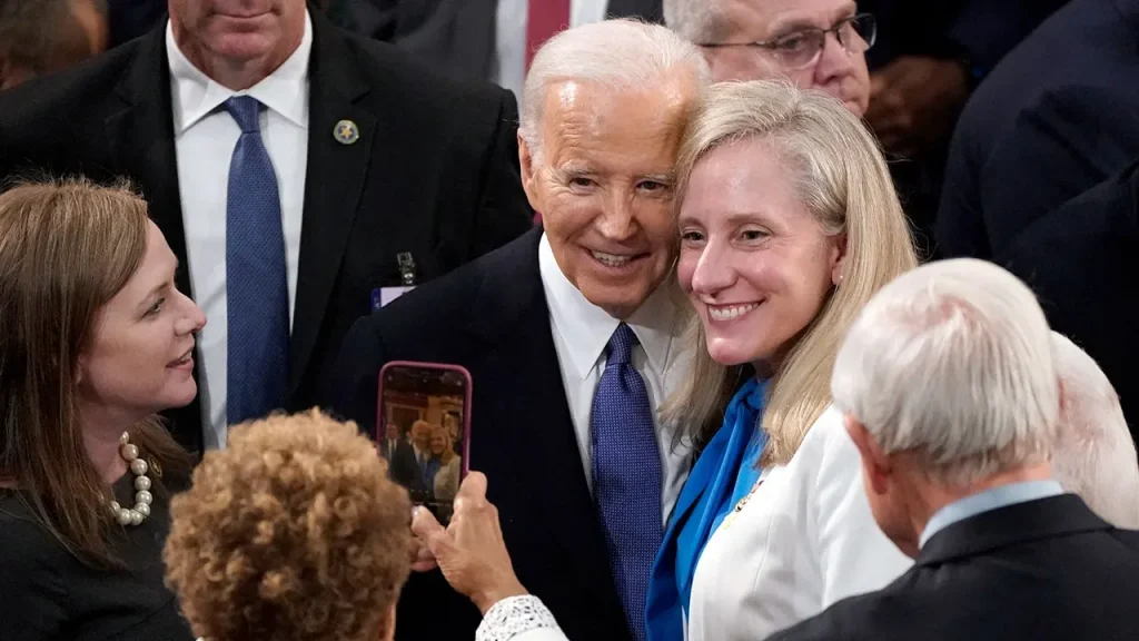 Biden staff criticizes Spanberger for using the 'Biden bunker' strategy
