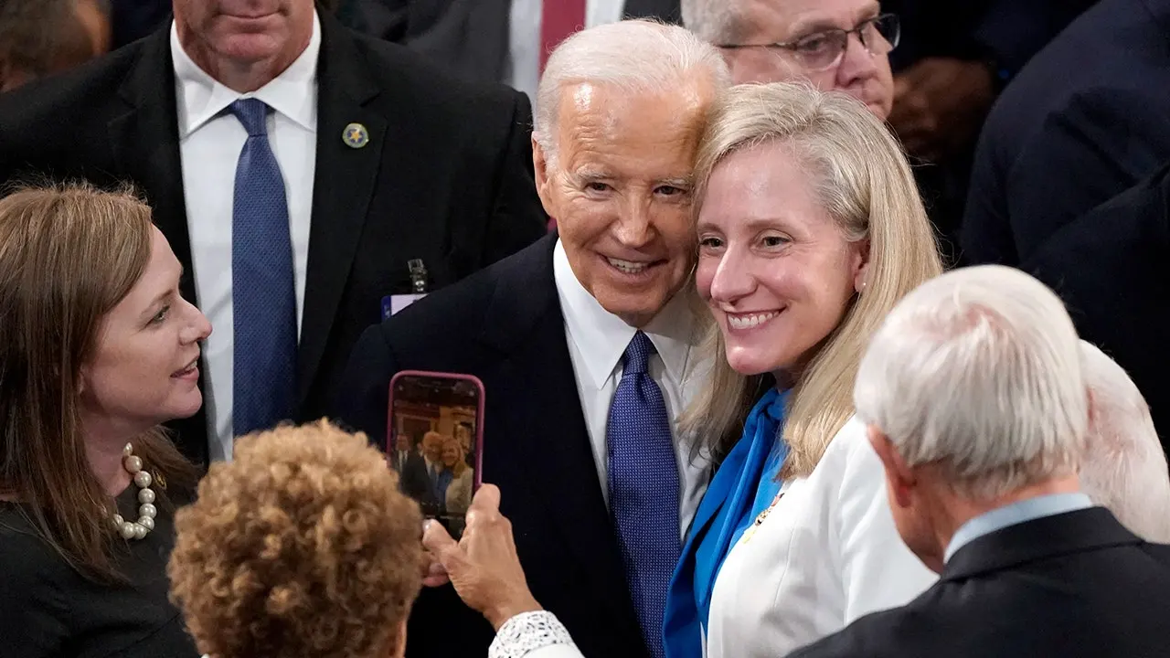 Biden staff criticizes Spanberger for using the 'Biden bunker' strategy