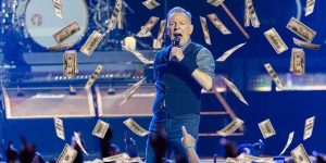 Billionaire Bruce criticizes 'rich men' during his recent concert speech