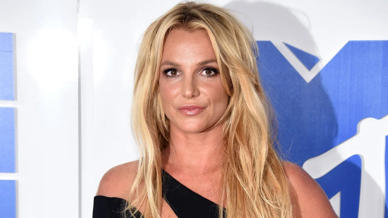 Britney Spears chooses to enter rehab for care.